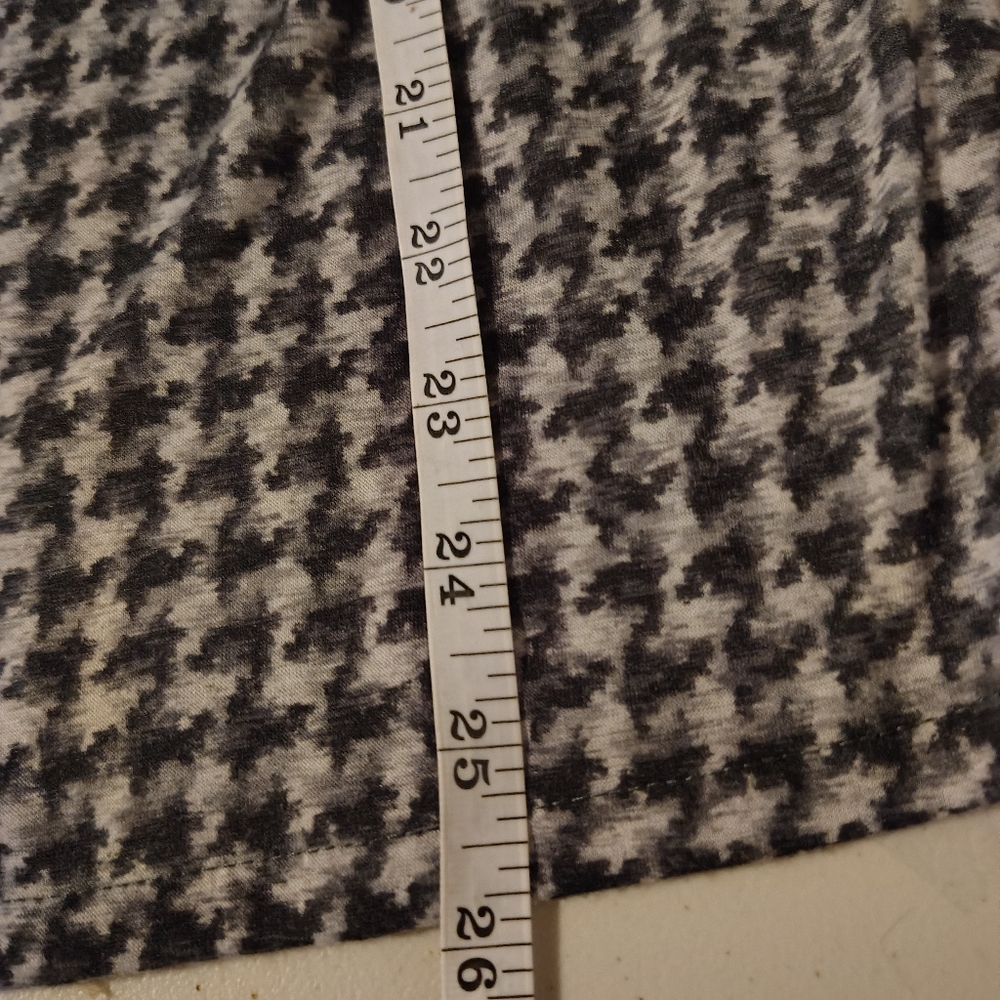 Covington Black and White Houndstooth Tie-Neck Blouse - Picture 9 of 10